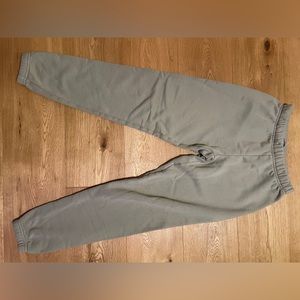 Aritzia CozyAF saje green joggers